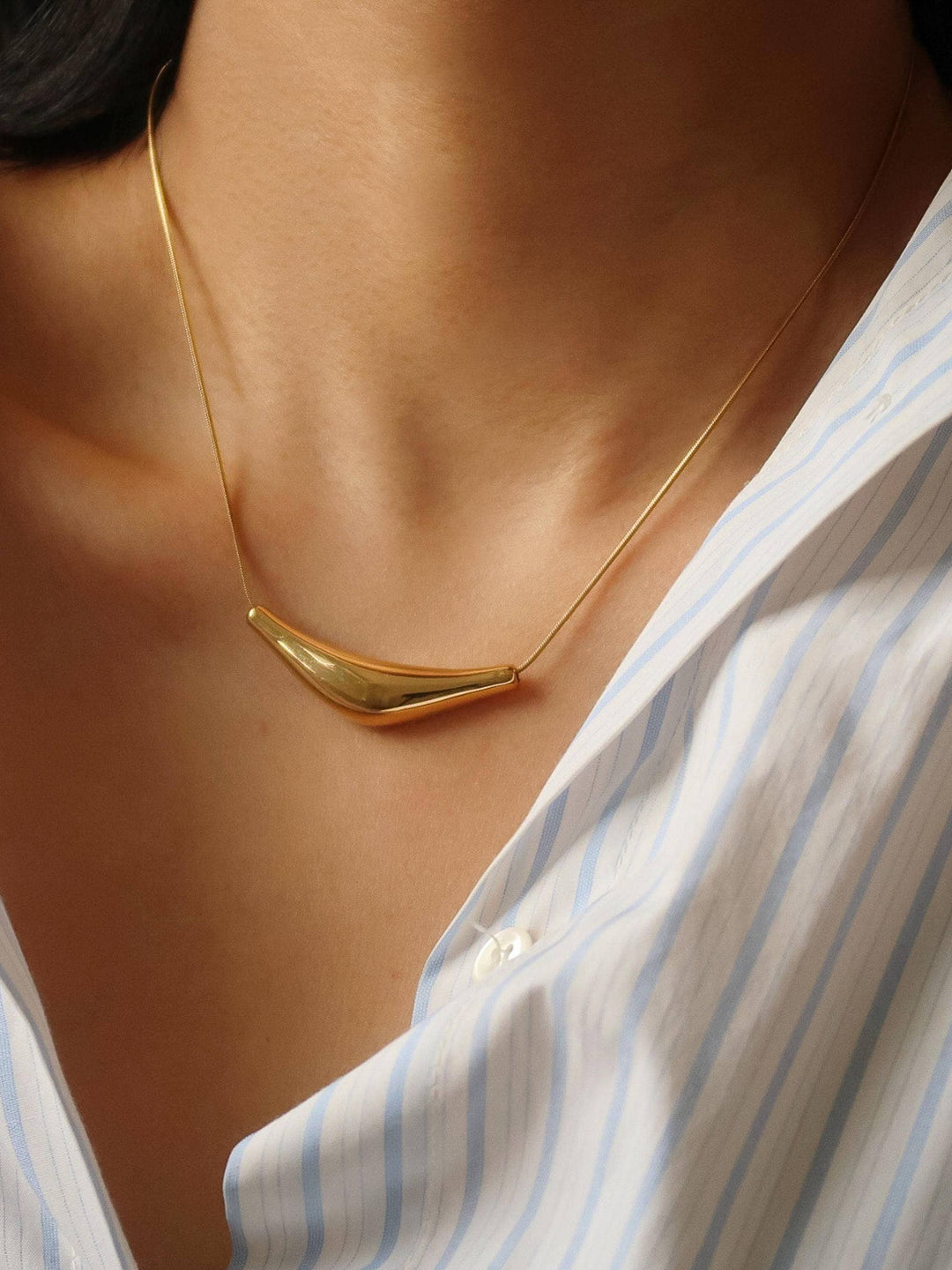 Cendre 18K Gold Non-Tarnish Curve Sweater Necklace