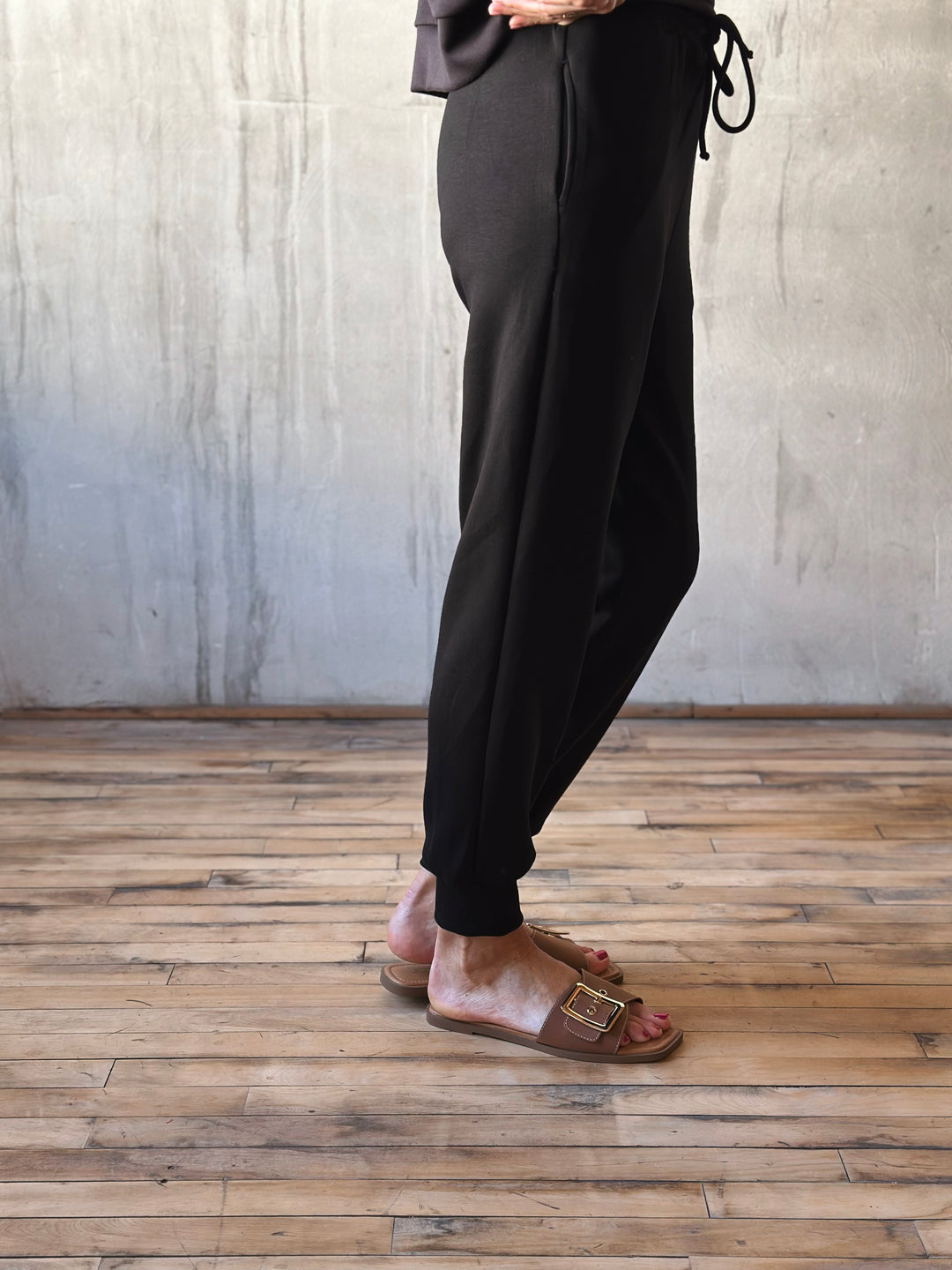 side view of elastic ankle, drawstring waist, and side pockets, they offer a relaxed yet polished vibe