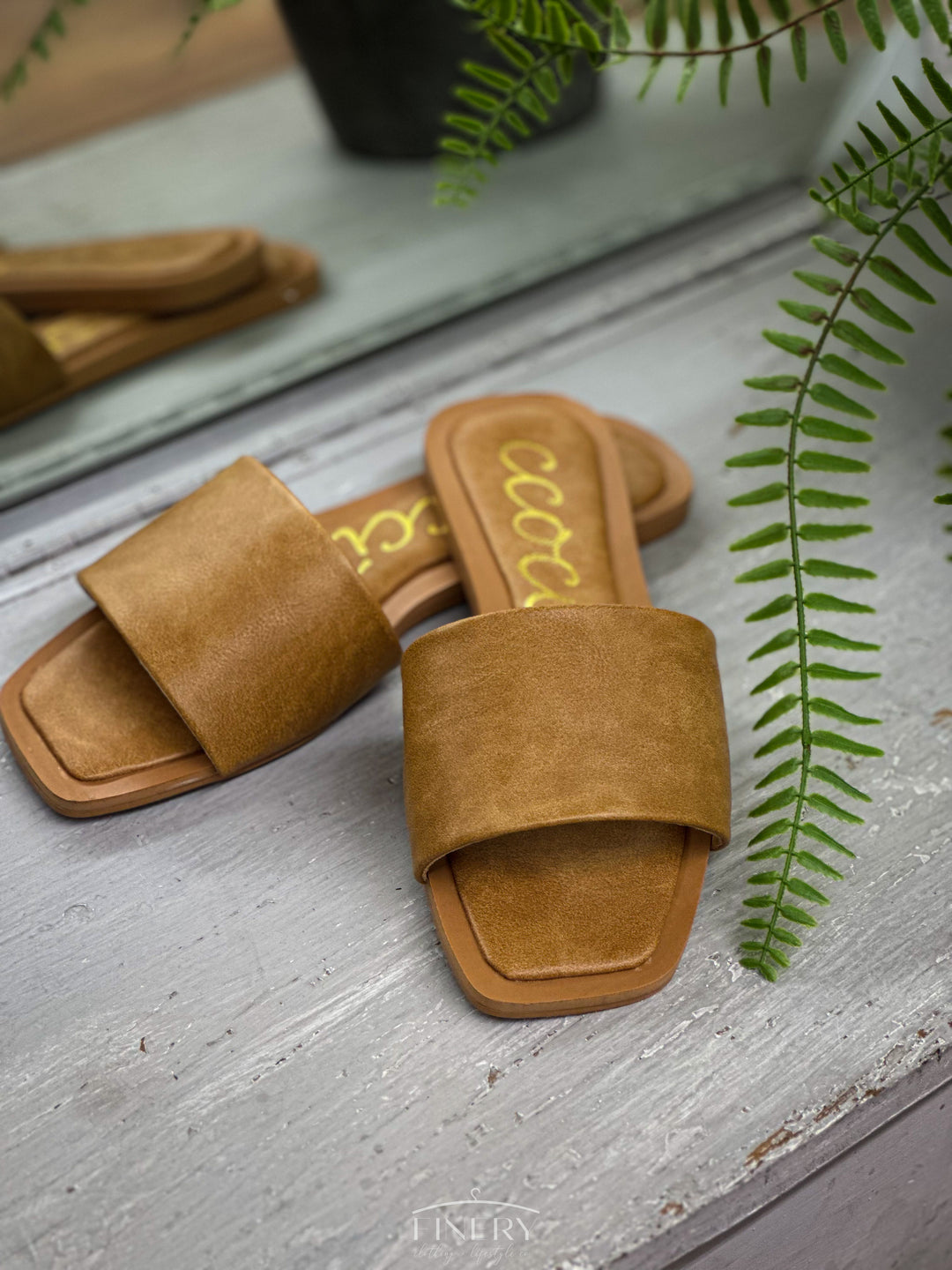 Kelly Sandal