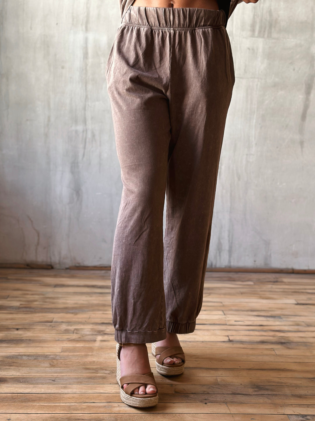 front view mineral washed pants ankle length are paired with an elastic waistband and half-cinched hem in mocha
