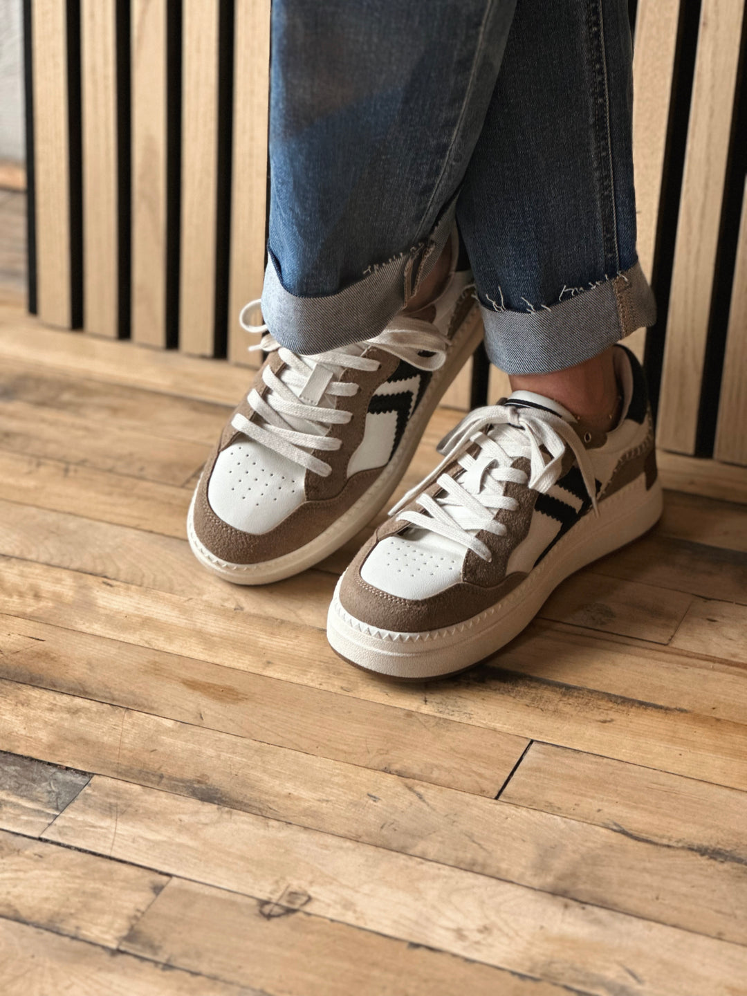 Oculus Sneaker