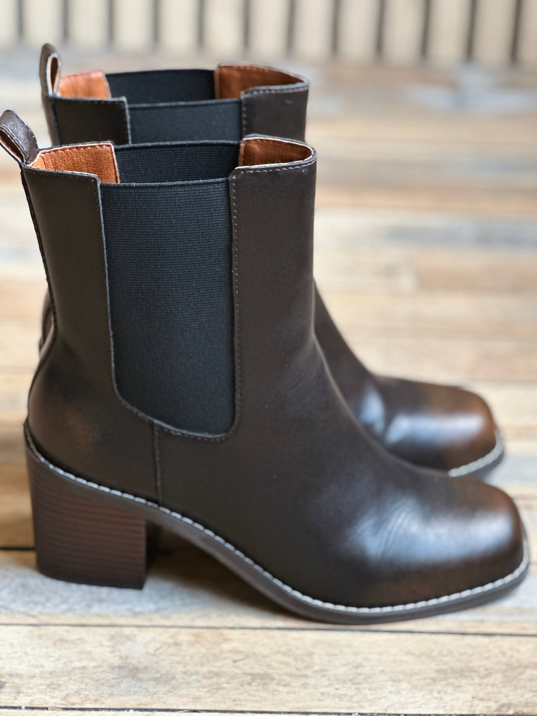 Dakota – Heeled Chelsea Booties