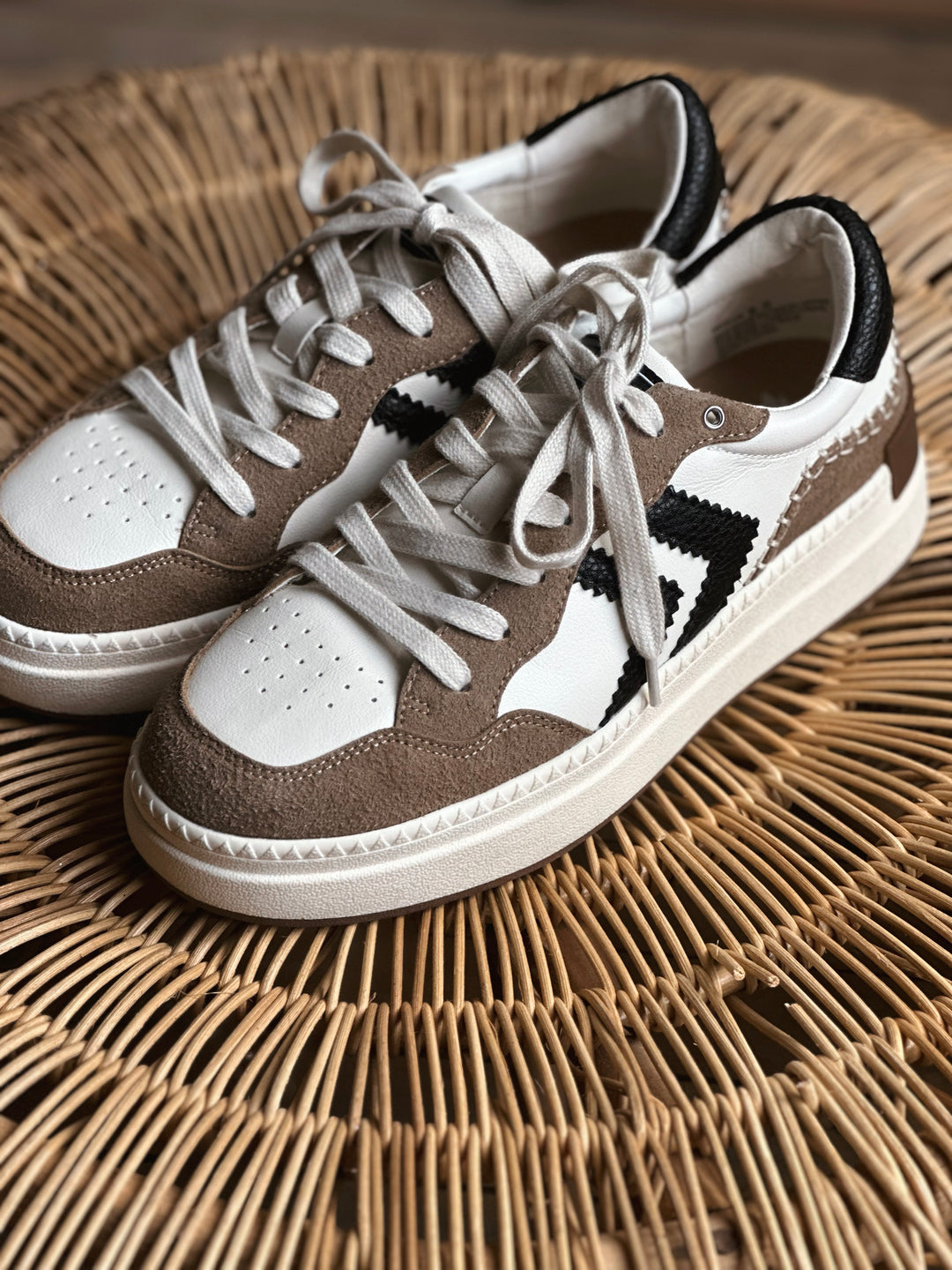 Oculus Sneaker